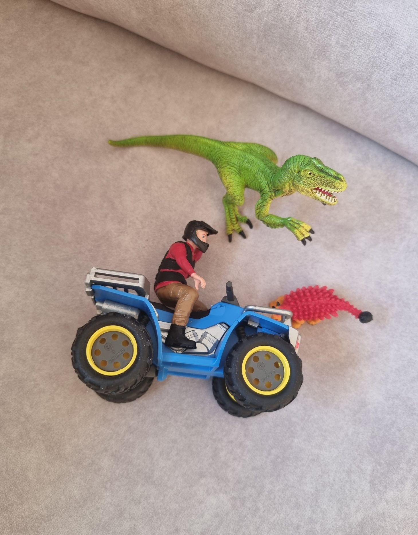 Schleich ucieczka quadem przed Velociraptorem quad i dinozaur
