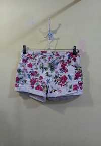 Оригинал летние джинсовые шорты в цветочный принт Amisu