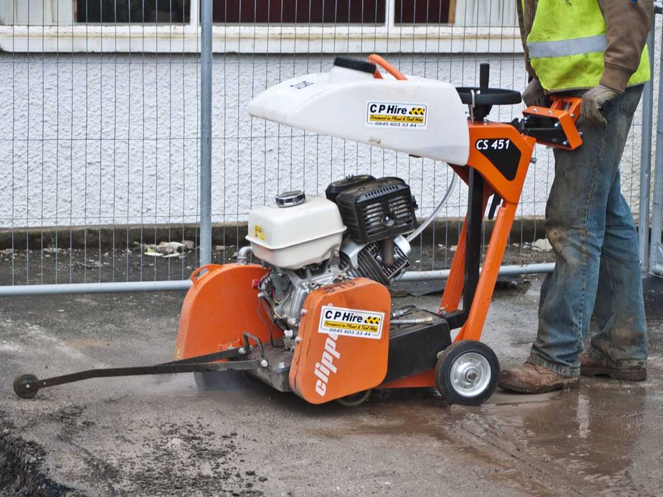 NA WYNAJEM - Spalinowa jezdna piła drogowa do cięcia asfaltu betonu