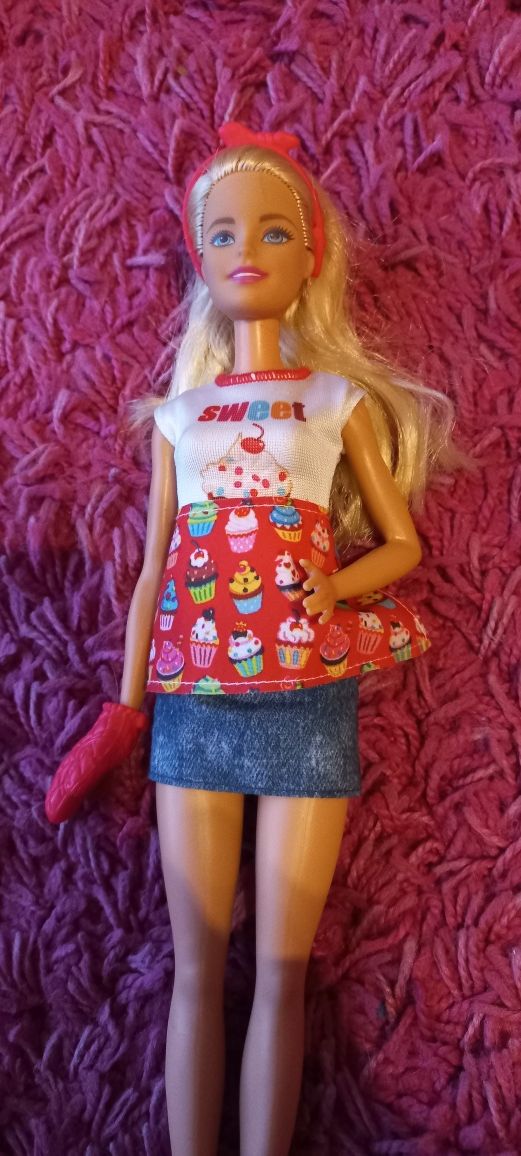 Lalka Barbie + kuchenka z akcesoriami