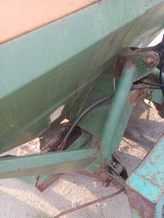 Rozsiewacz nawozu Amozone zau 1001