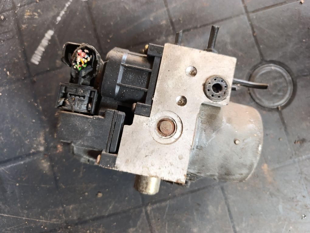 Pompa hamulcowa ABS servo volkswagen passat B5 audi a4 b5