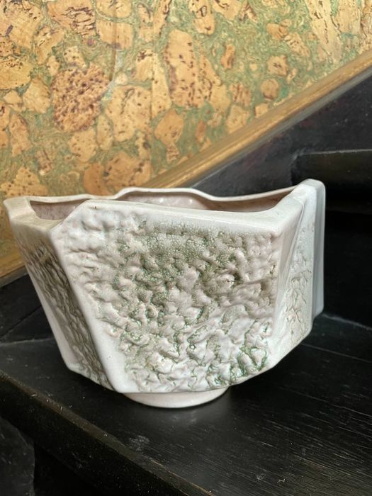 Вазони, горщики різних розмірів