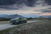 Peugeot 308 1.2 Hybrid Style e-DCS6
