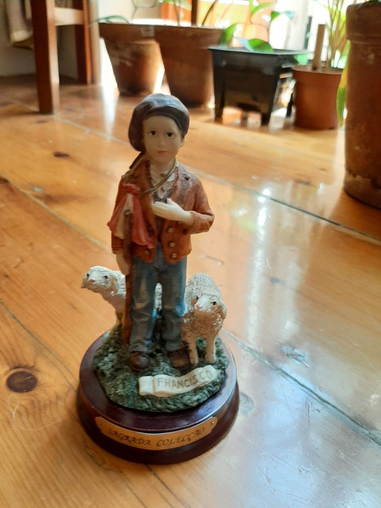 Estatueta Francisco em marfinite pintado à mão