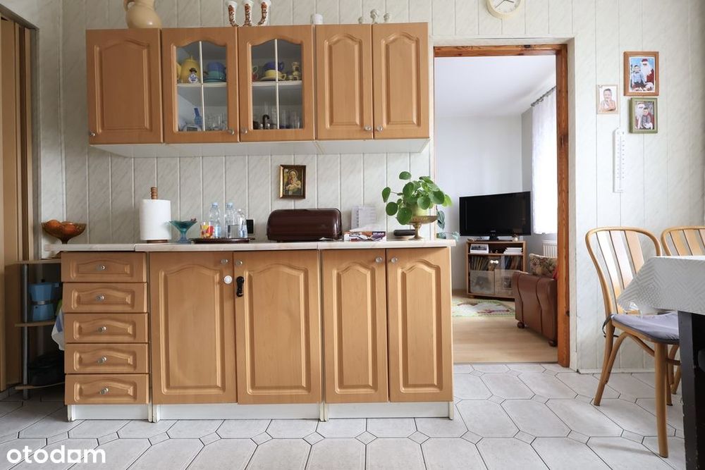 Dom z garażem, bud. gospodarczymi i działką rolną