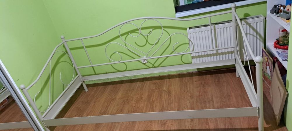 Sprzedam łóżko dziewczęce