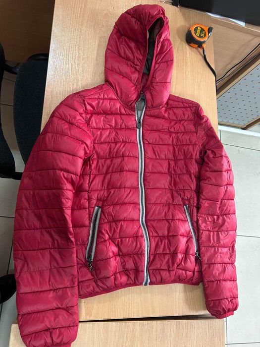 Продам куртку женскую б/у
