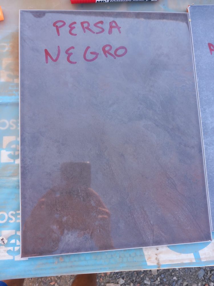 Vende-se 10 mil metros2 de azulejo de primeira
