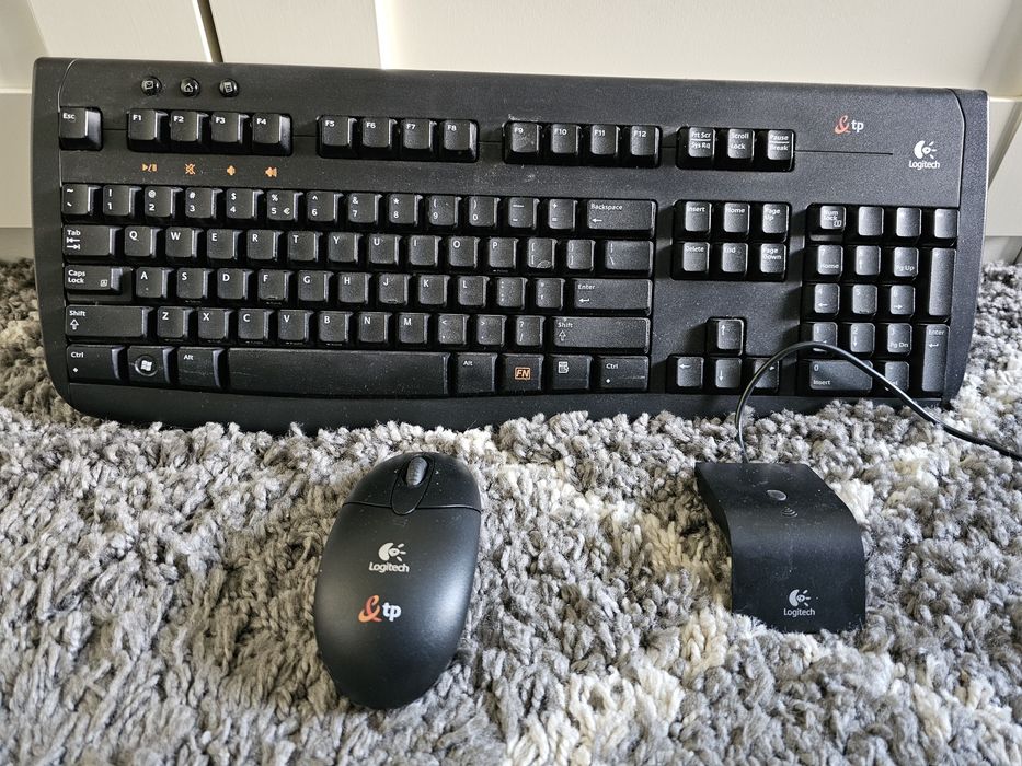 Zestaw biurkowy klawiatura i myszka bezprzewodowa Logitech