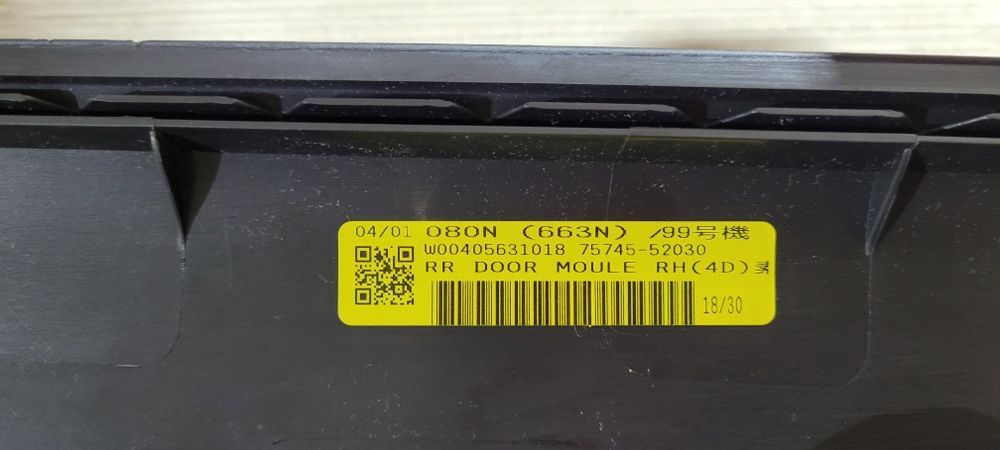 Listwa drzwi prawy tyl toyota echo 00- nowa oryginał