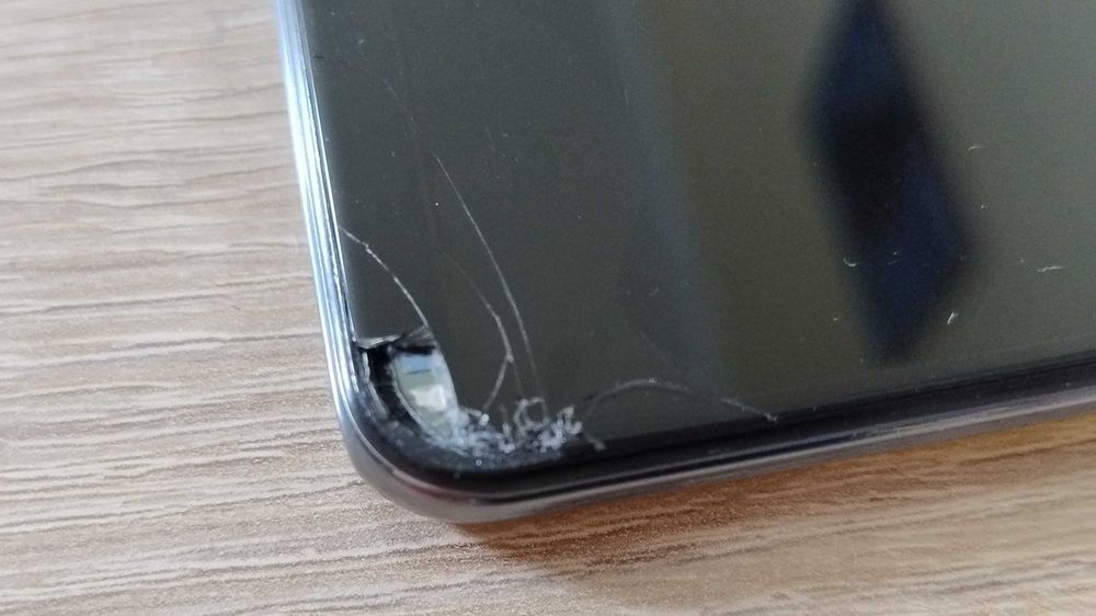 Telefon realme GT 5G, hiper telefon, ale ekran do wymiany