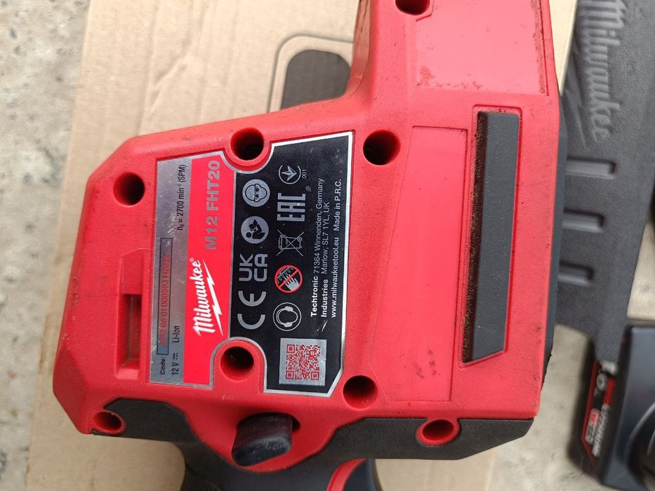 Акумуляторний кущоріз MILWAUKEE M12