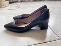 Sapatos pretos Gloria Ortiz