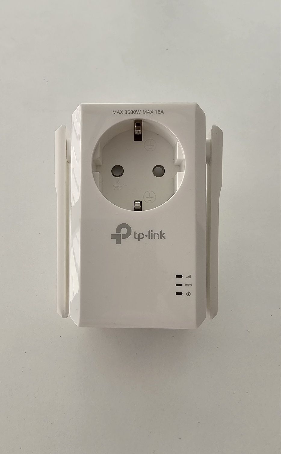 Wzmacniacz sygnału z gniazdkiem, 300 Mb/s