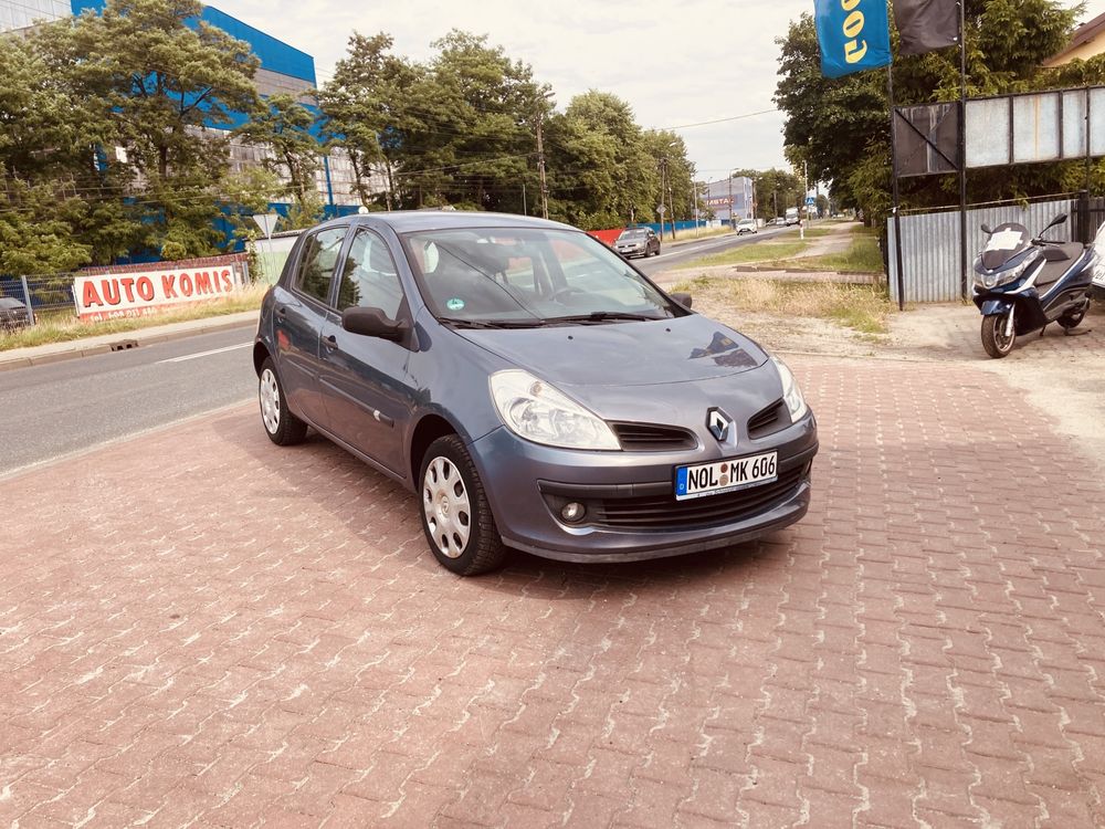 Sprzedam ładne clio rok 2006 poj 1.2 klima przeb 151 tys