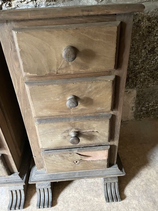 Mesinhas de cabeceira para restauro