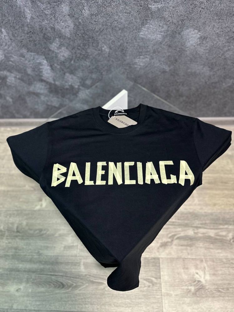 Футболка balenciaga