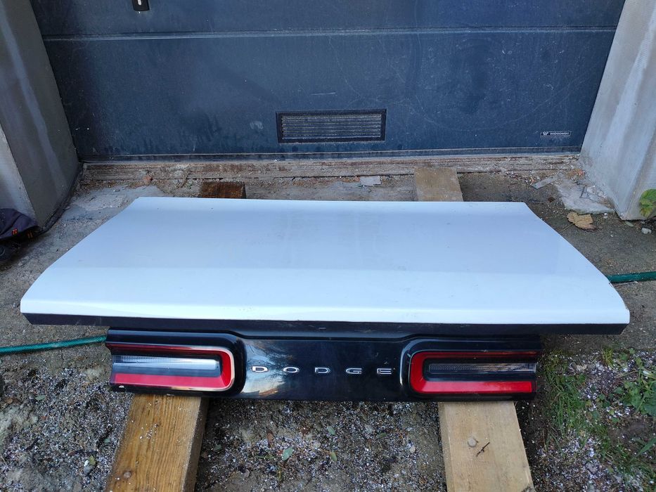 Klapa bagażnika dodge challenger 2015+ kompletna biała lampy tył