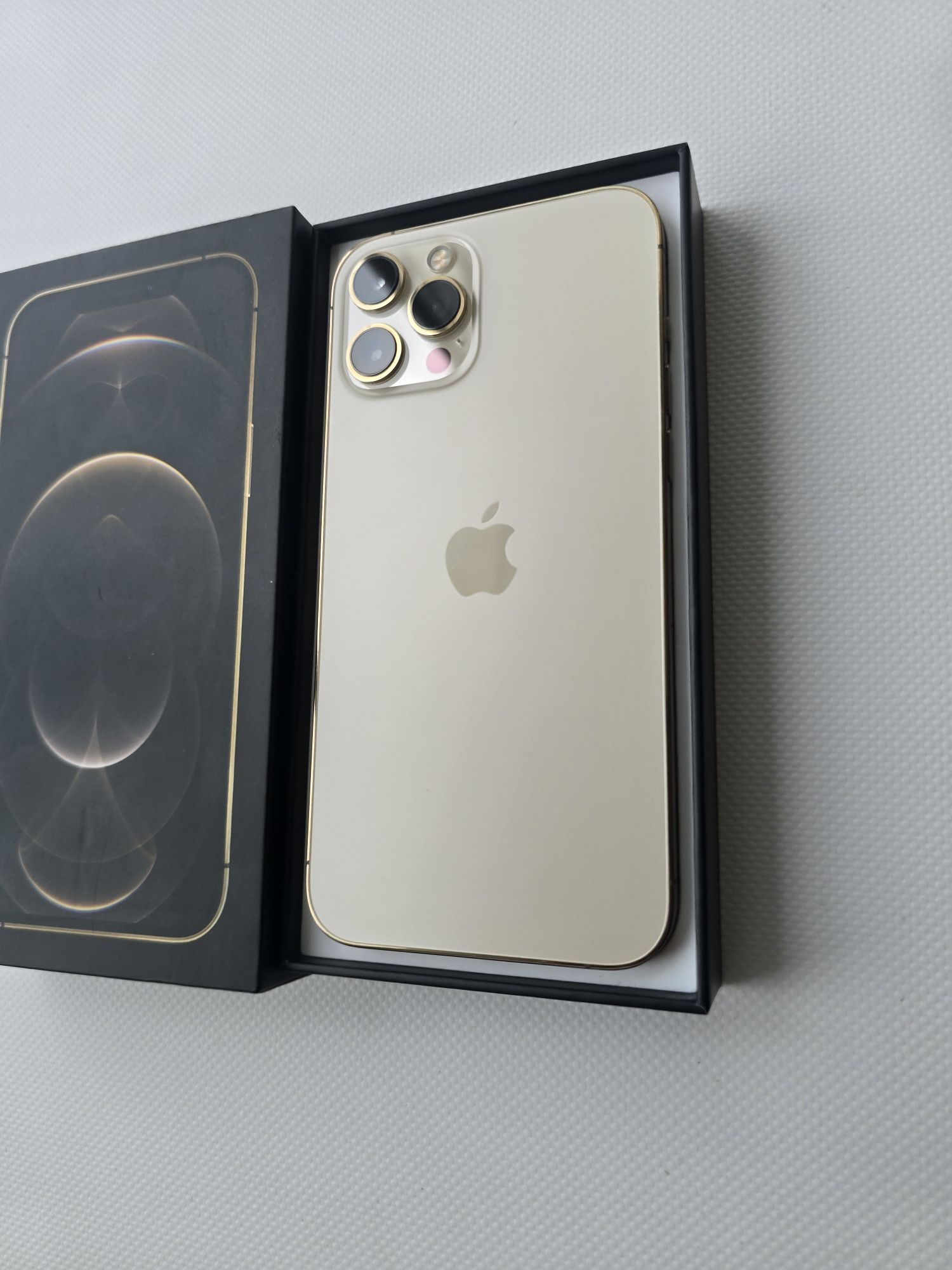 iPhone 12 Pro Max , 256 GB Без втручань Идеал