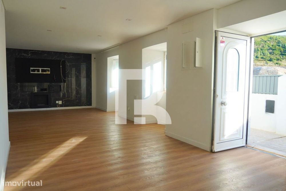 Moradia T3 Remodelada a estrear em Belas, Sintra