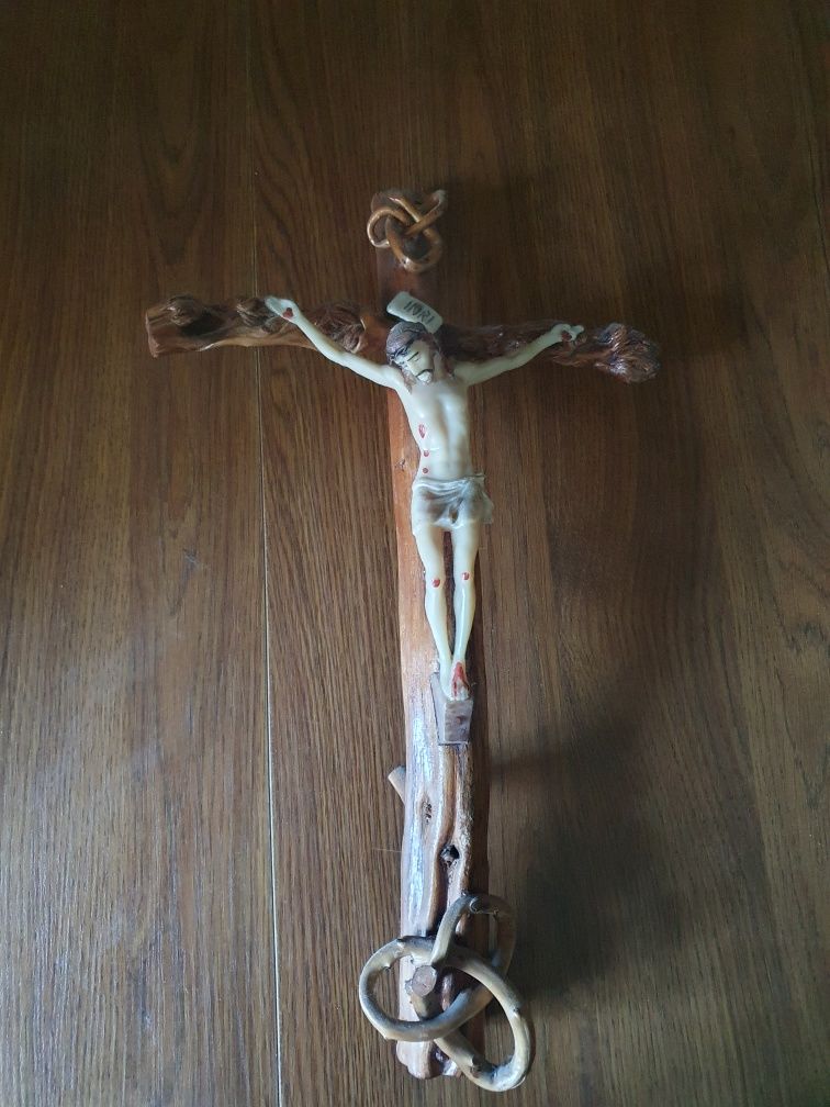 Krzyż z jezusem, drewniany