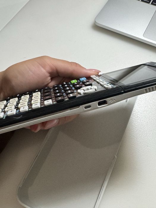 Calculadora Gráfica TEXAS TI-84 Plus CE-T