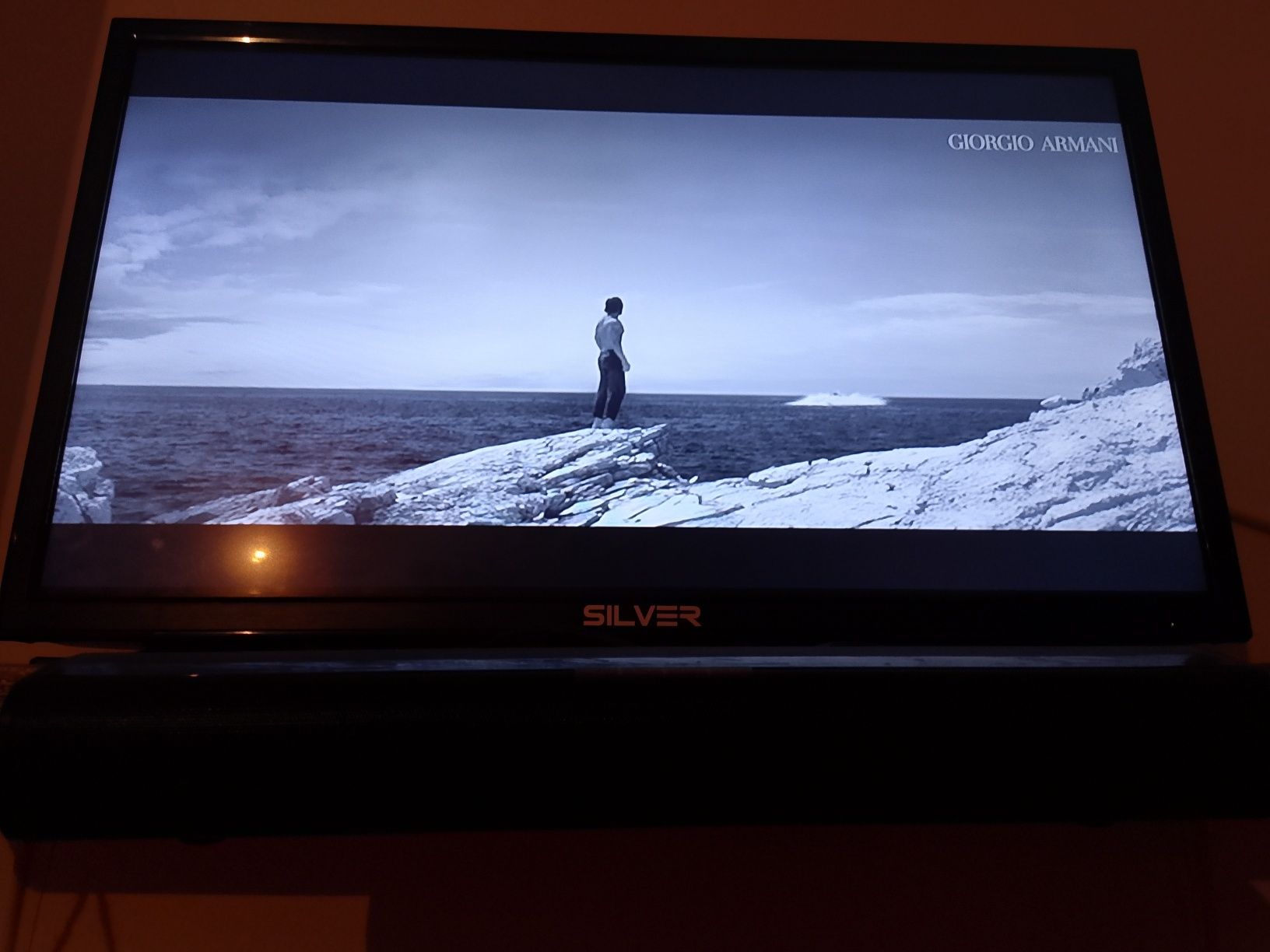 Vendo televisão led silver