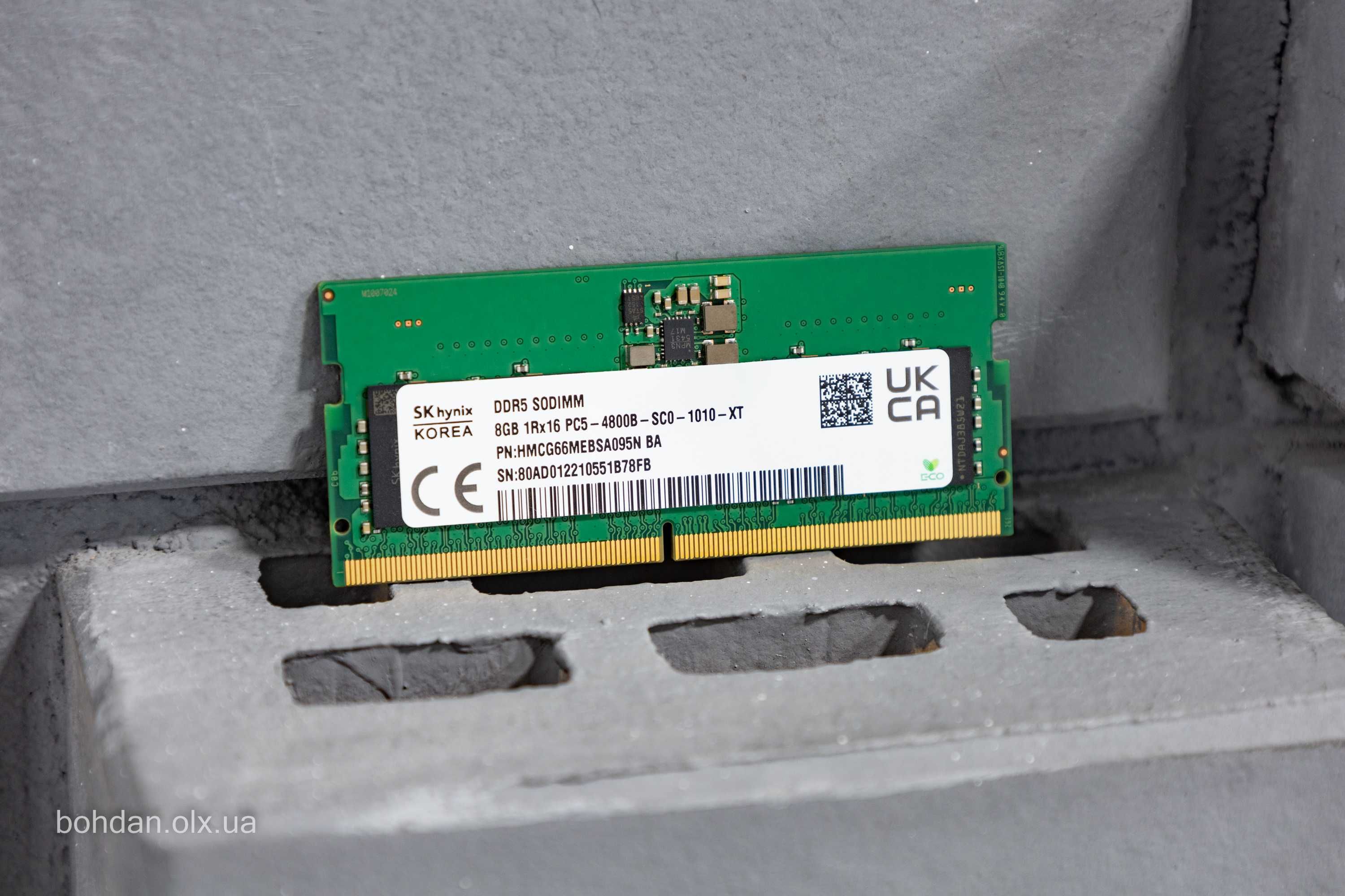 8GB SK hynix DDR5 4800 MHz SO-DIMM RAM (HMCG66MEBSA095N)