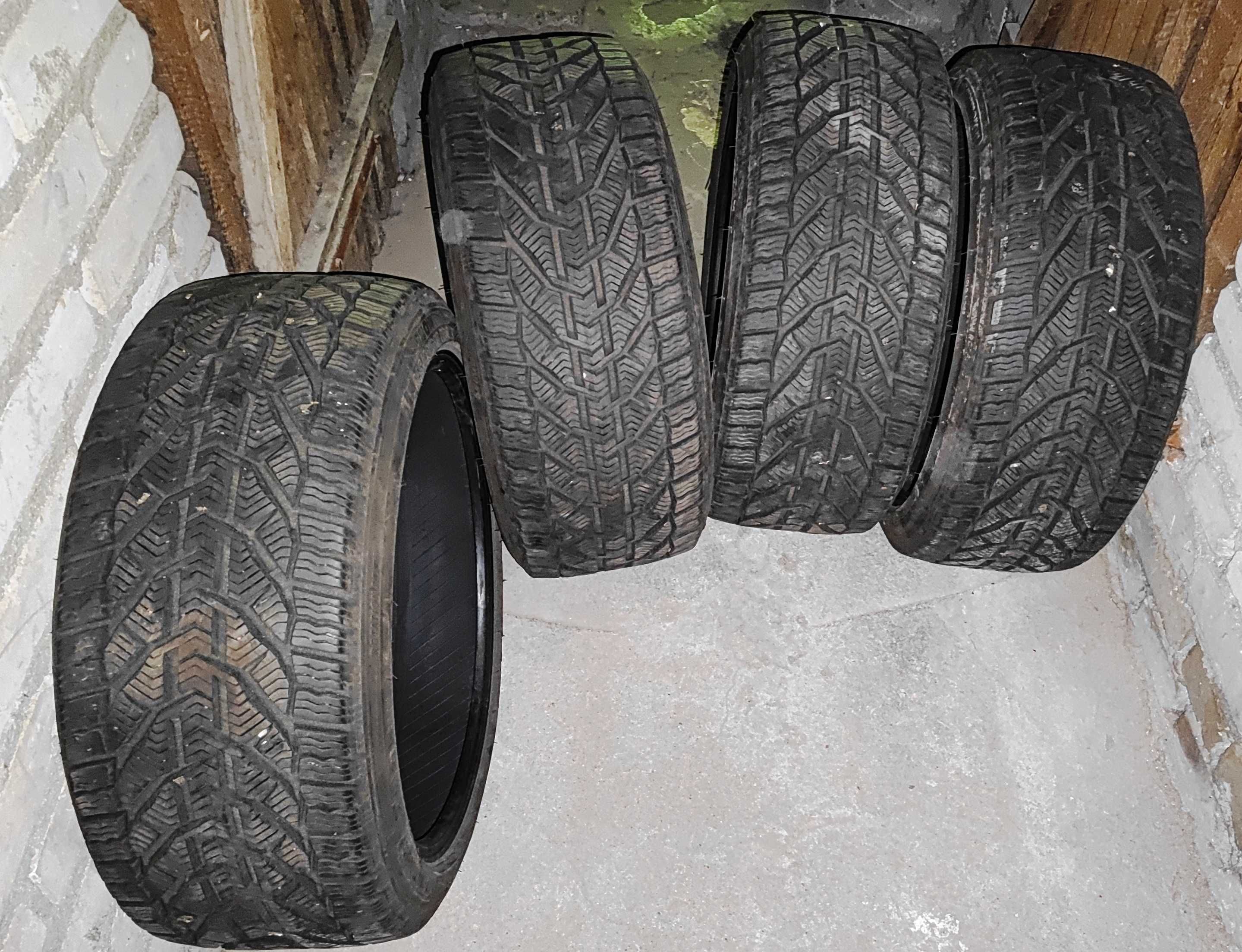 opony zimowe kormoran 225/40 R18" 92V