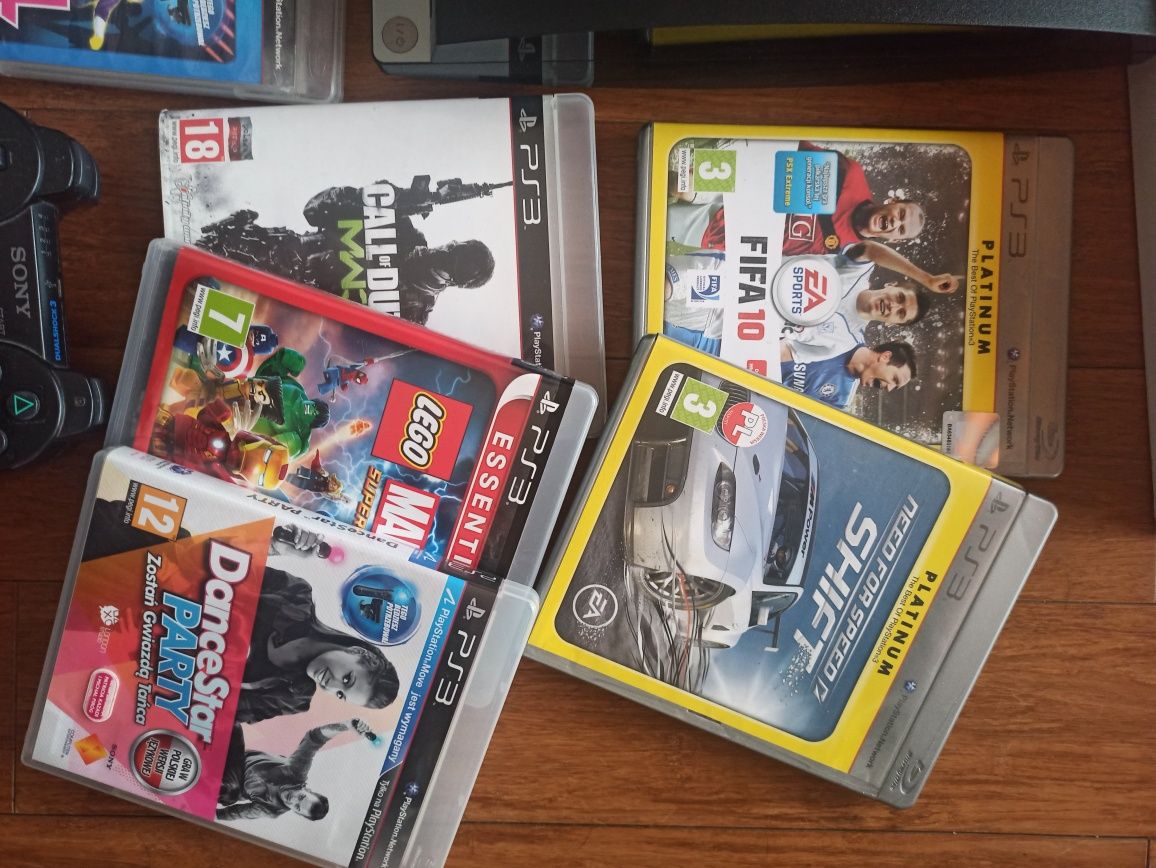 Konsola PS3 + dwa pady + gry + fitness na konsolę gratis