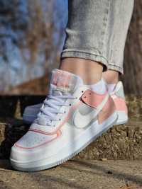 Шикарні жіночі кросівки nike air force 1 shadow білі з пудровим