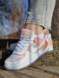 Шикарні жіночі кросівки nike air force 1 shadow білі з пудровим