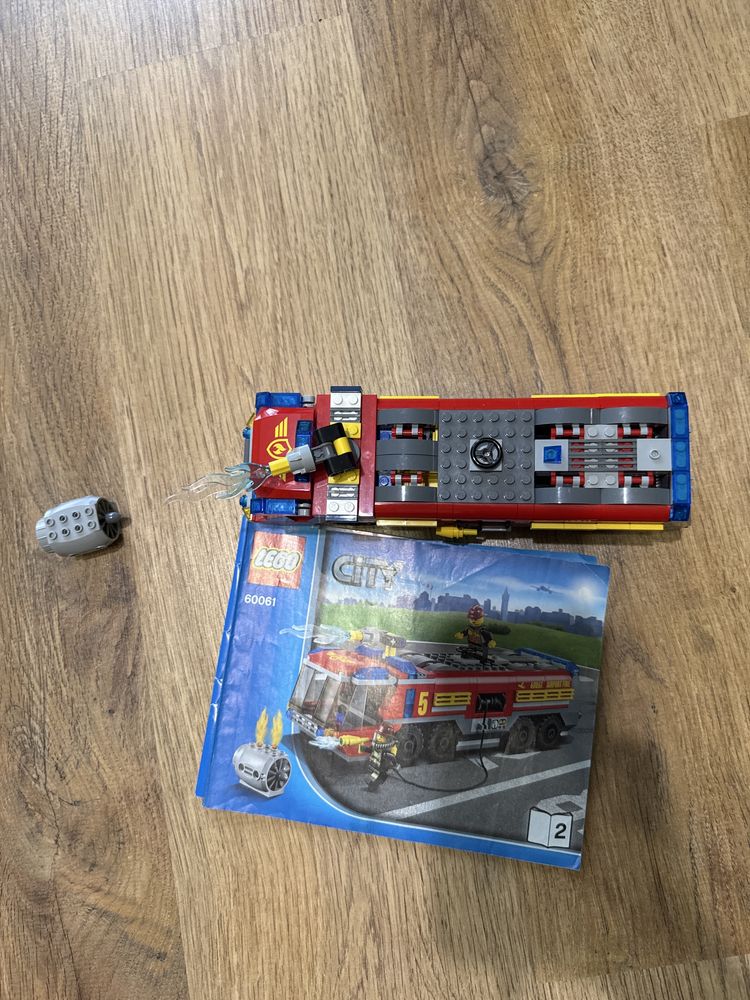 Конструктор LEGO City Пожежна машина для аеропорту (60061)