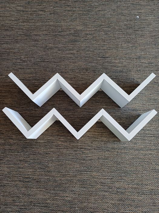 Prateleiras zig zag brancas madeira