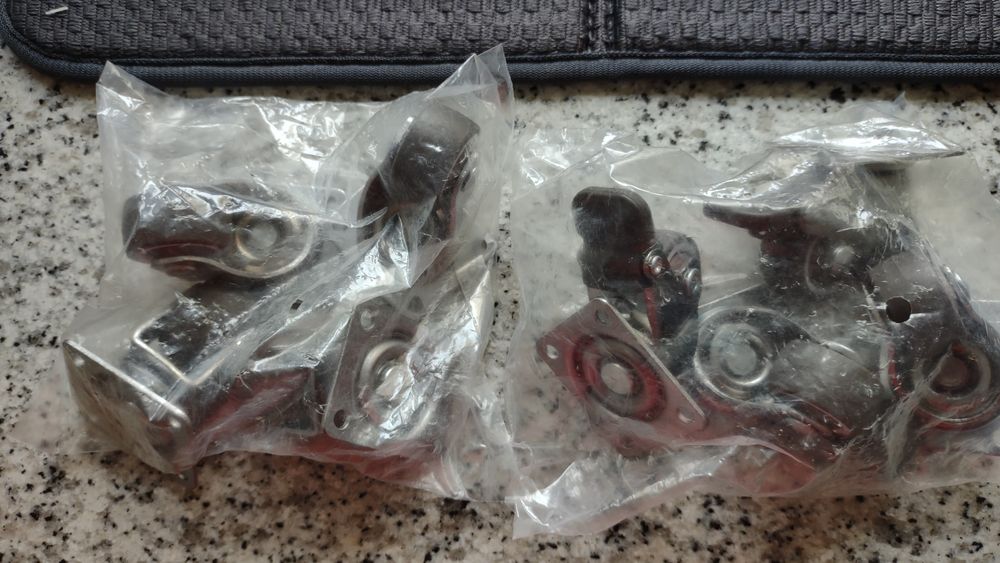 2 Conj Rodinhas, 4 peças cada movel