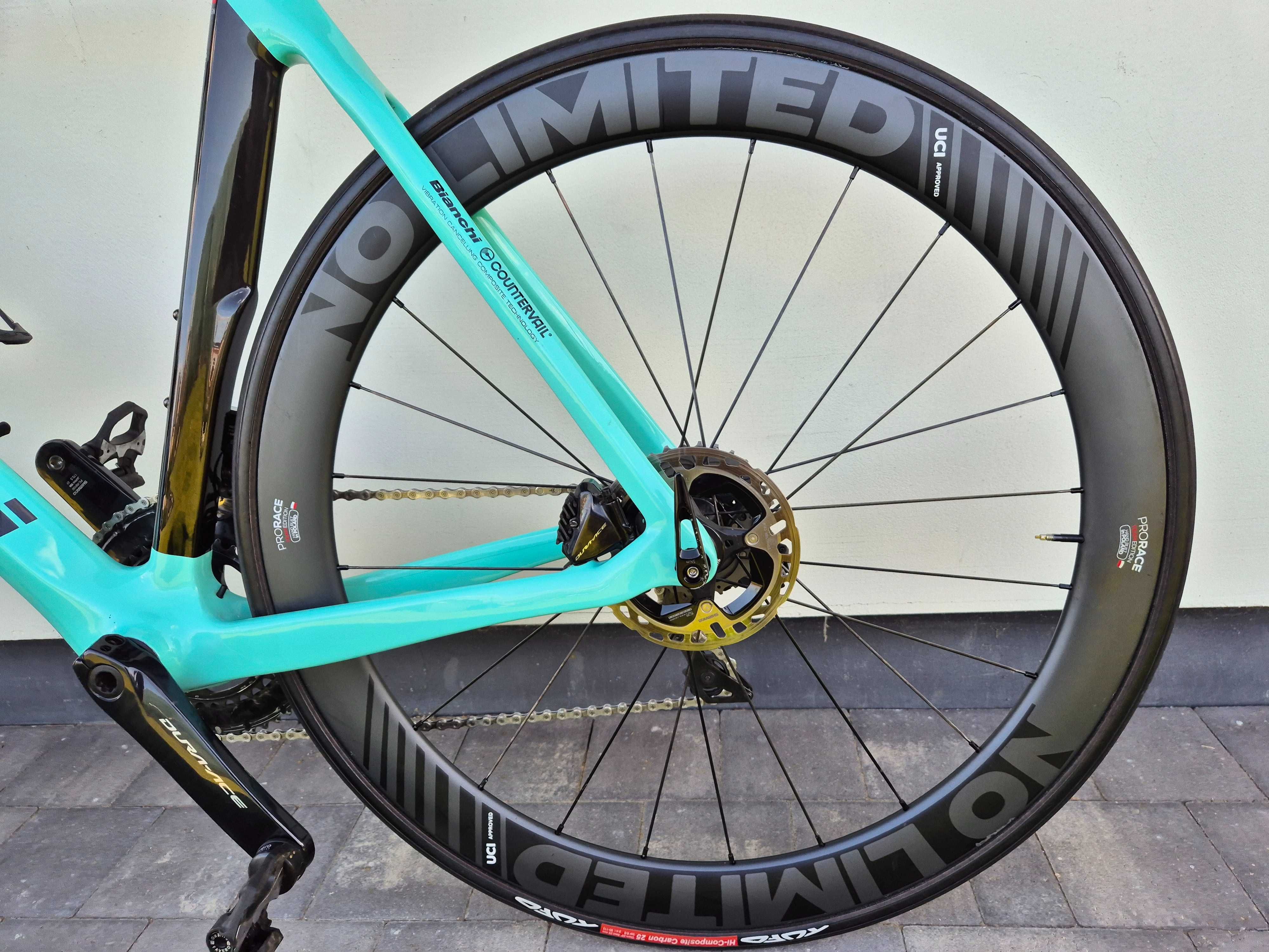 Rower szosowy Bianchi Oltre XR4 Disc DI2 Dura Ace