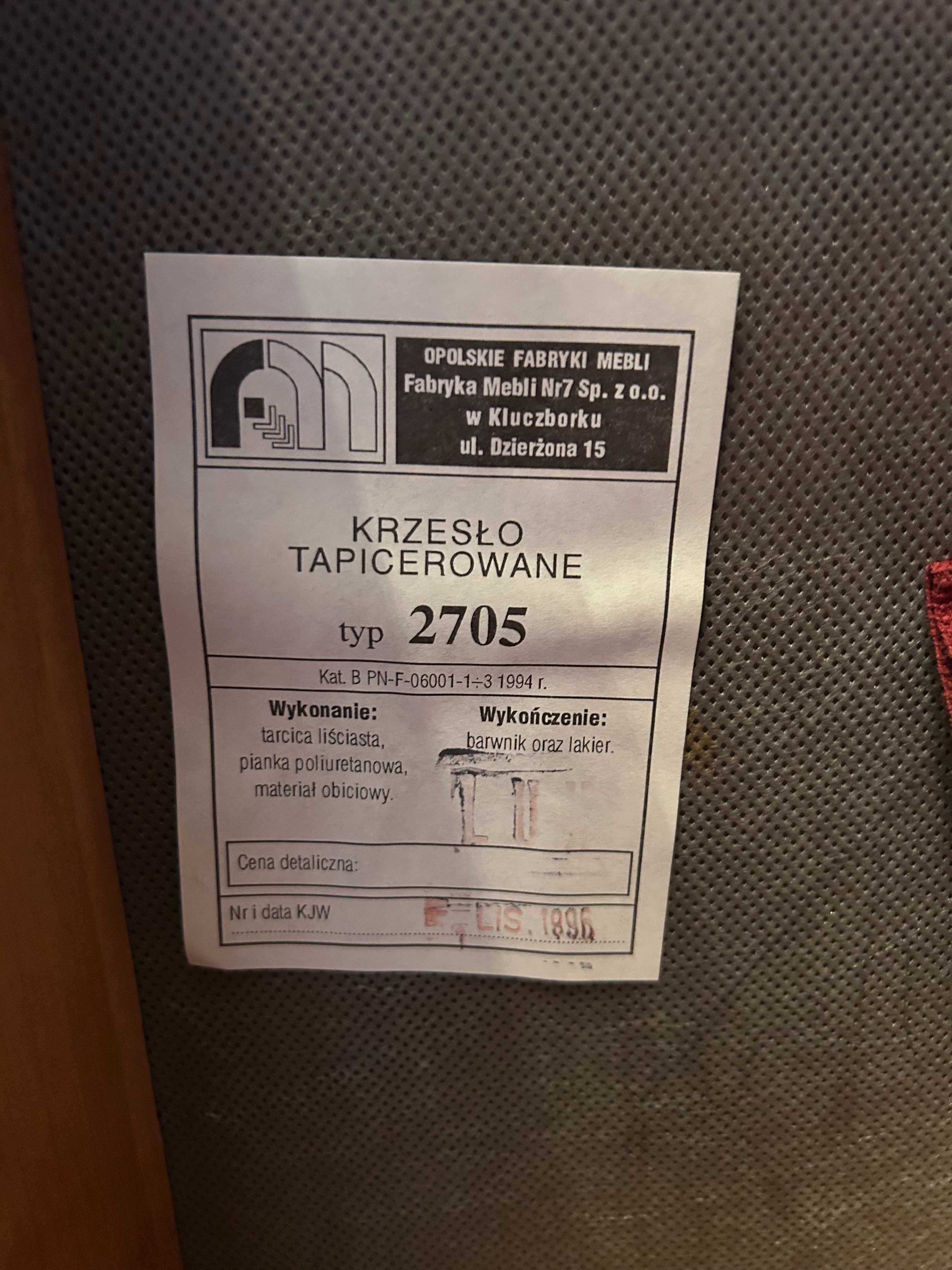 Drewniany stół z kompletem krzeseł