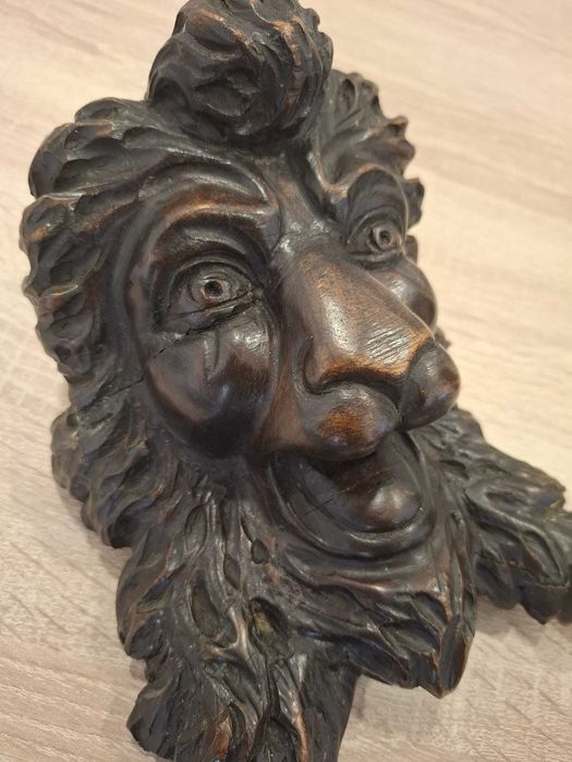 Antiguidade | Busto de leão em madeira