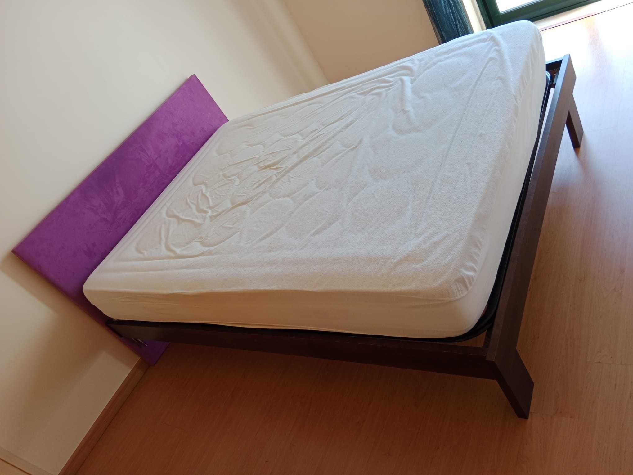 Cama de casal com estrado e colchão