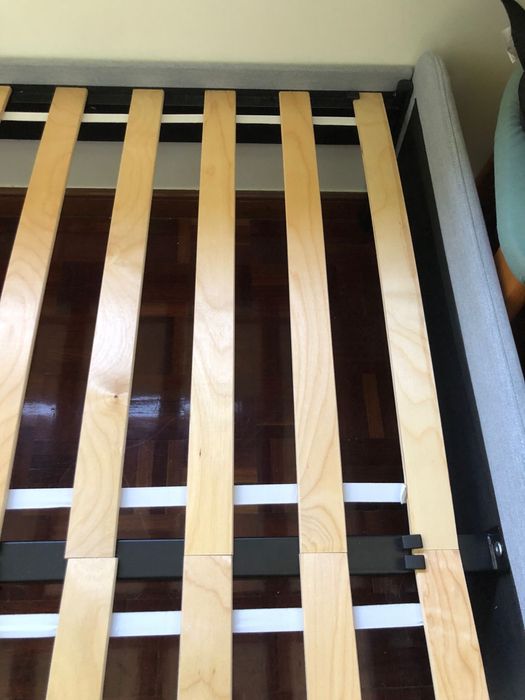 Cama com pouco uso 140x200 IKEA