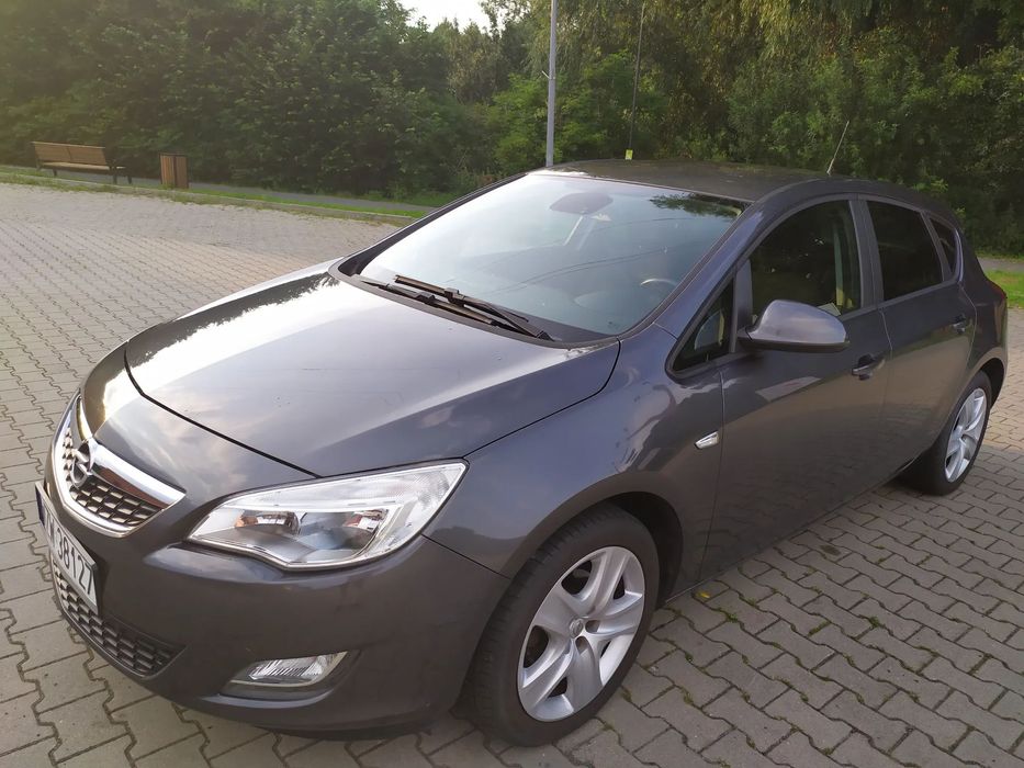 Opel Astra Pierwszy właściciel, bezwypadkowy, oryginalny lakier, oryginalne szyby