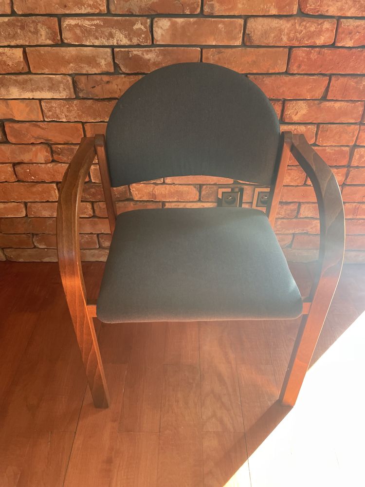 Krzesła biurowe ISO z IKEA