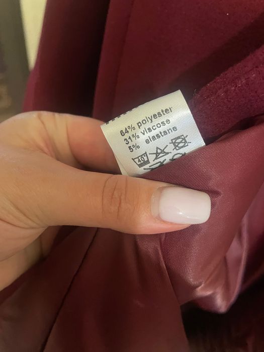 Жіноче пальто бордового кольору розмір 50