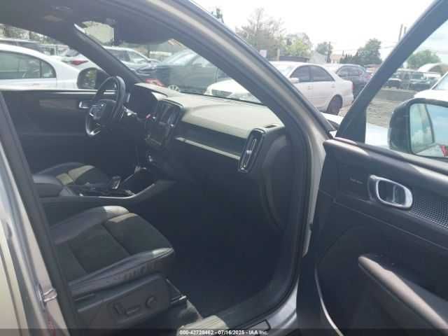 Volvo XC40 T5 Momentum / T5 R-Design 2019