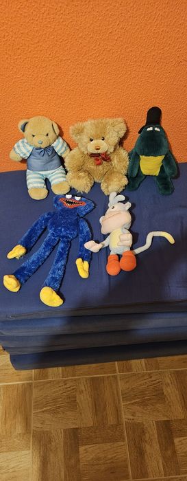 Varios peluches.