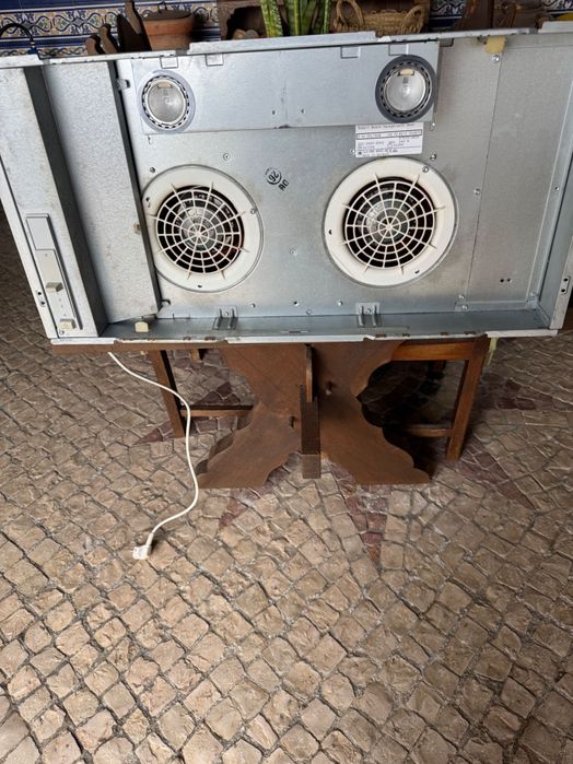 Exaustor Bosch pouco usado. 2 filtros. Ofereço Chaminé Rústica.