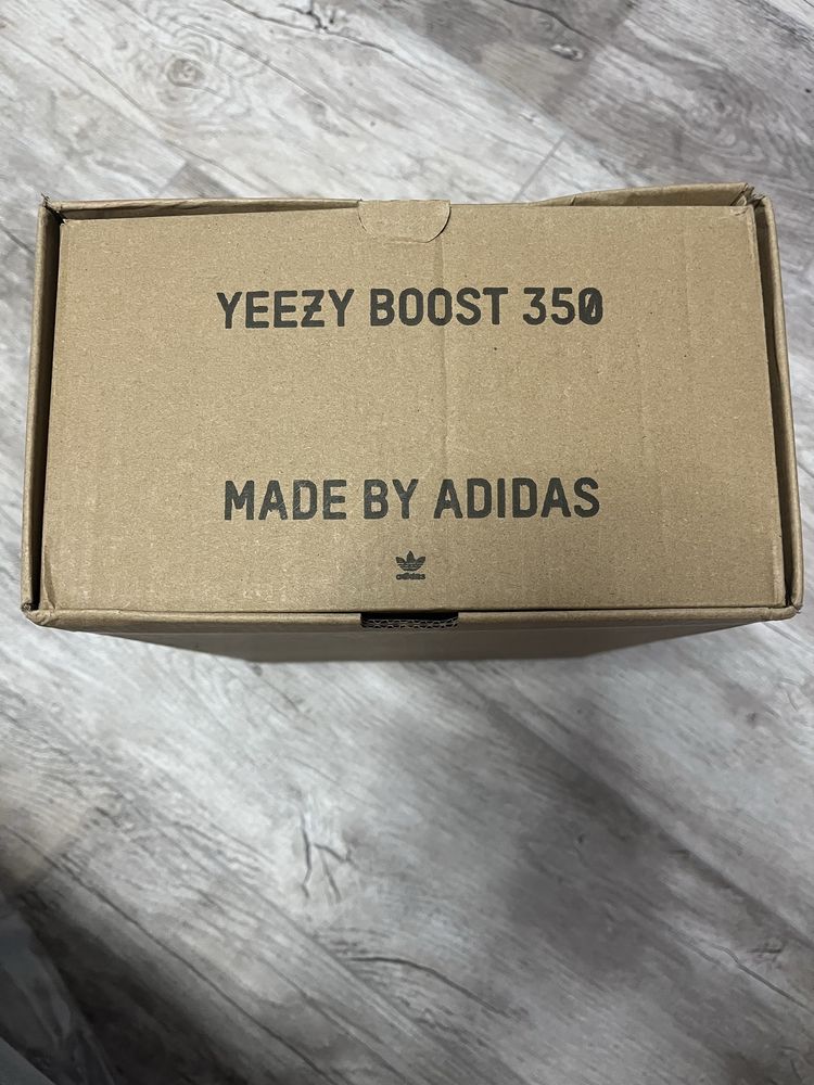 YEEZY BOOST 350 V2 Core Black Red