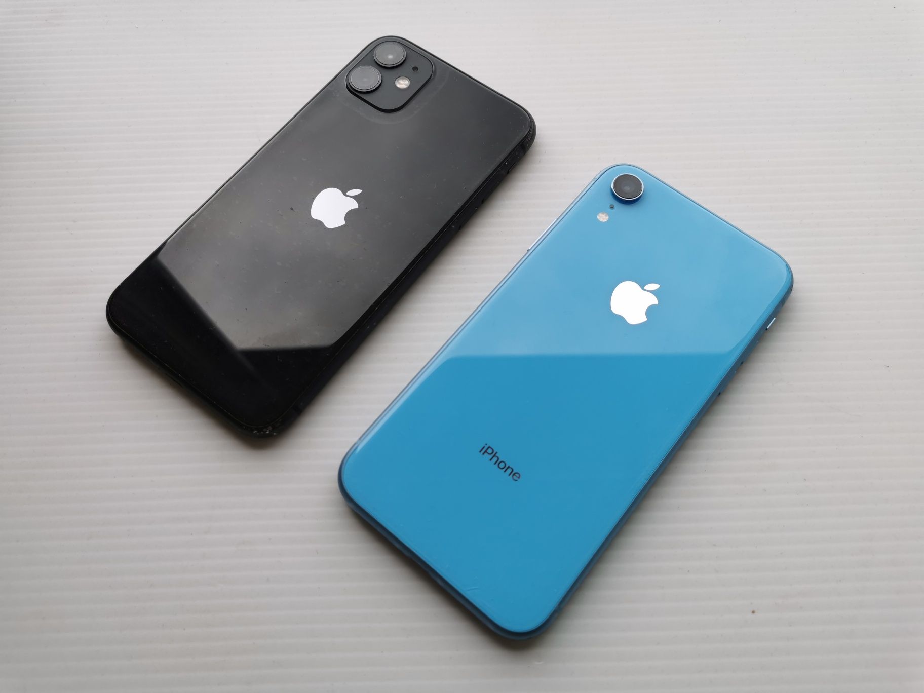 Telefony IPhone 11 i XR