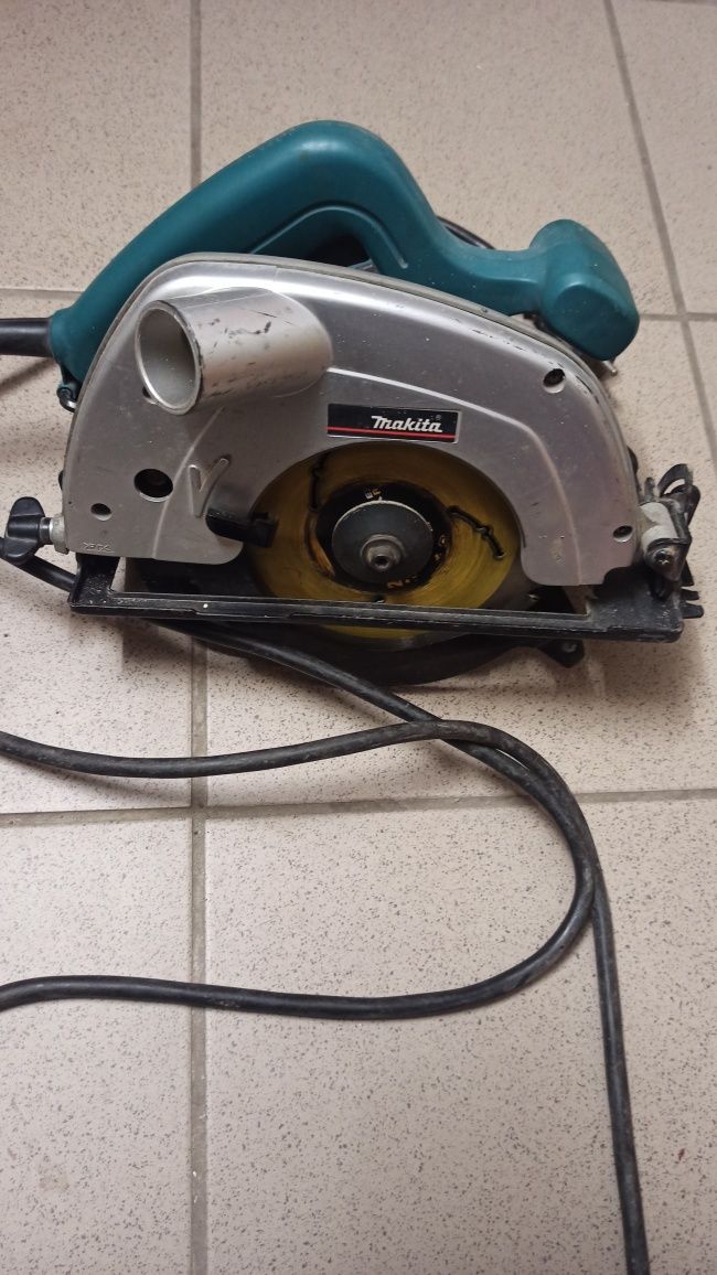 Pilarka Makita 5604R